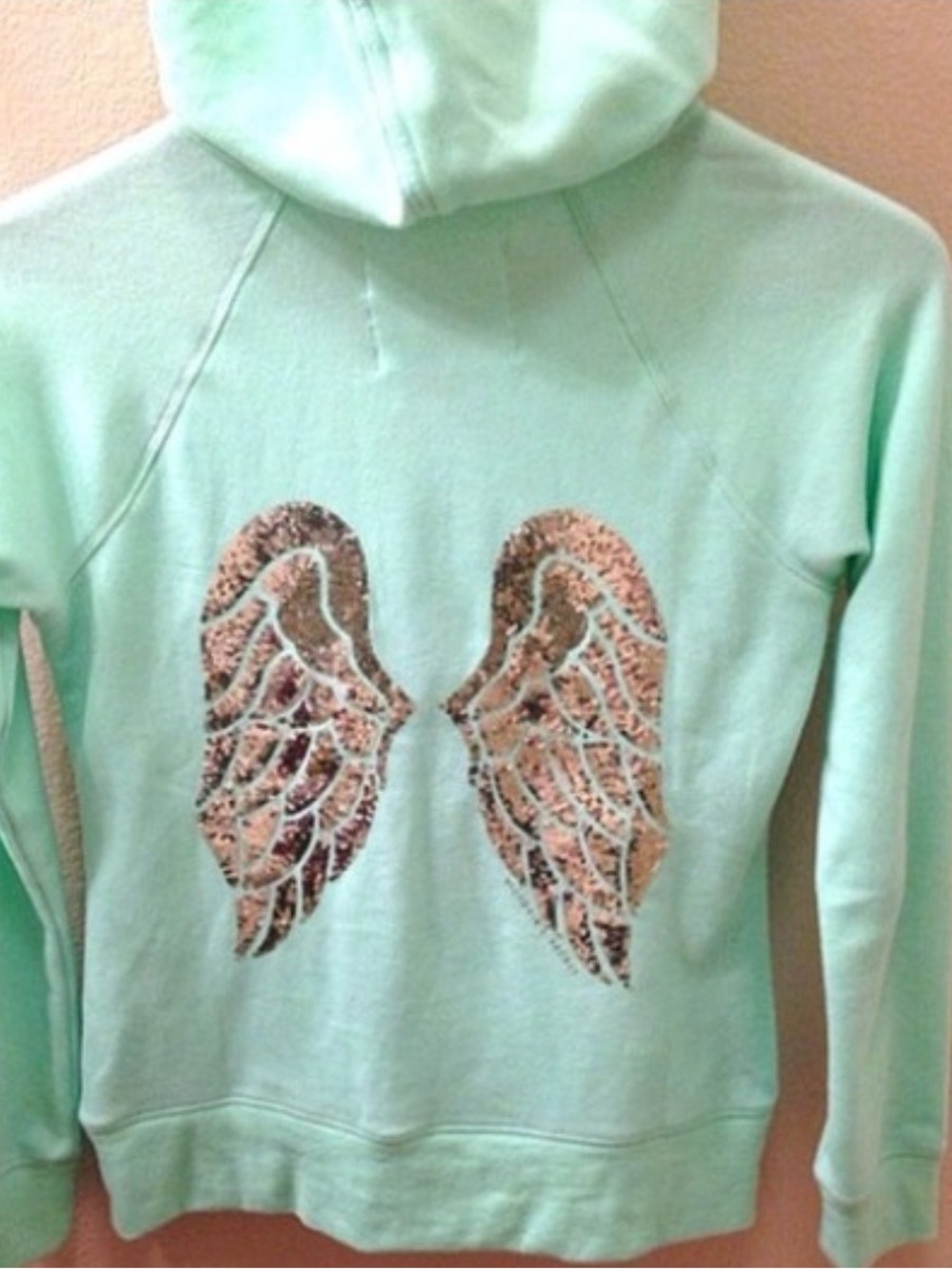 VICTORIAS SECRET Vintage Angel Collection
2015 Hoodie Sequin Angel Wing Mint